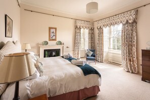 9 bedrooms, iron/ironing board, Internet, bed sheets - Lochloy Mansion - Nine Bedroom Villa, Sleeps 18 (Forres)