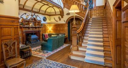 Lochloy Mansion - Nine Bedroom Villa, Sleeps 18