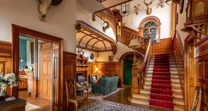 Lochloy Mansion - Neuf Chambres Villa, Couchages 18