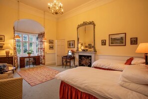 8 bedrooms, iron/ironing board, internet, bed sheets