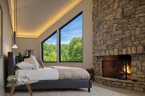 Desk, iron/ironing board, travel cot, WiFi - Architect-Designed Luxury Lodge• Hot Tub • Views (Hiawassee)
