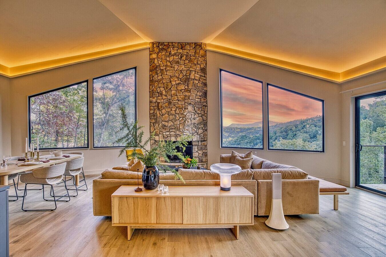 TV, fireplace, stereo