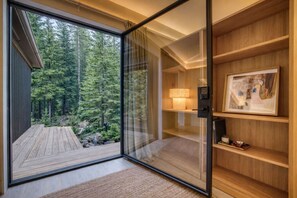 Interior - Architect-Designed Luxury Lodge• Hot Tub • Views (Hiawassee)
