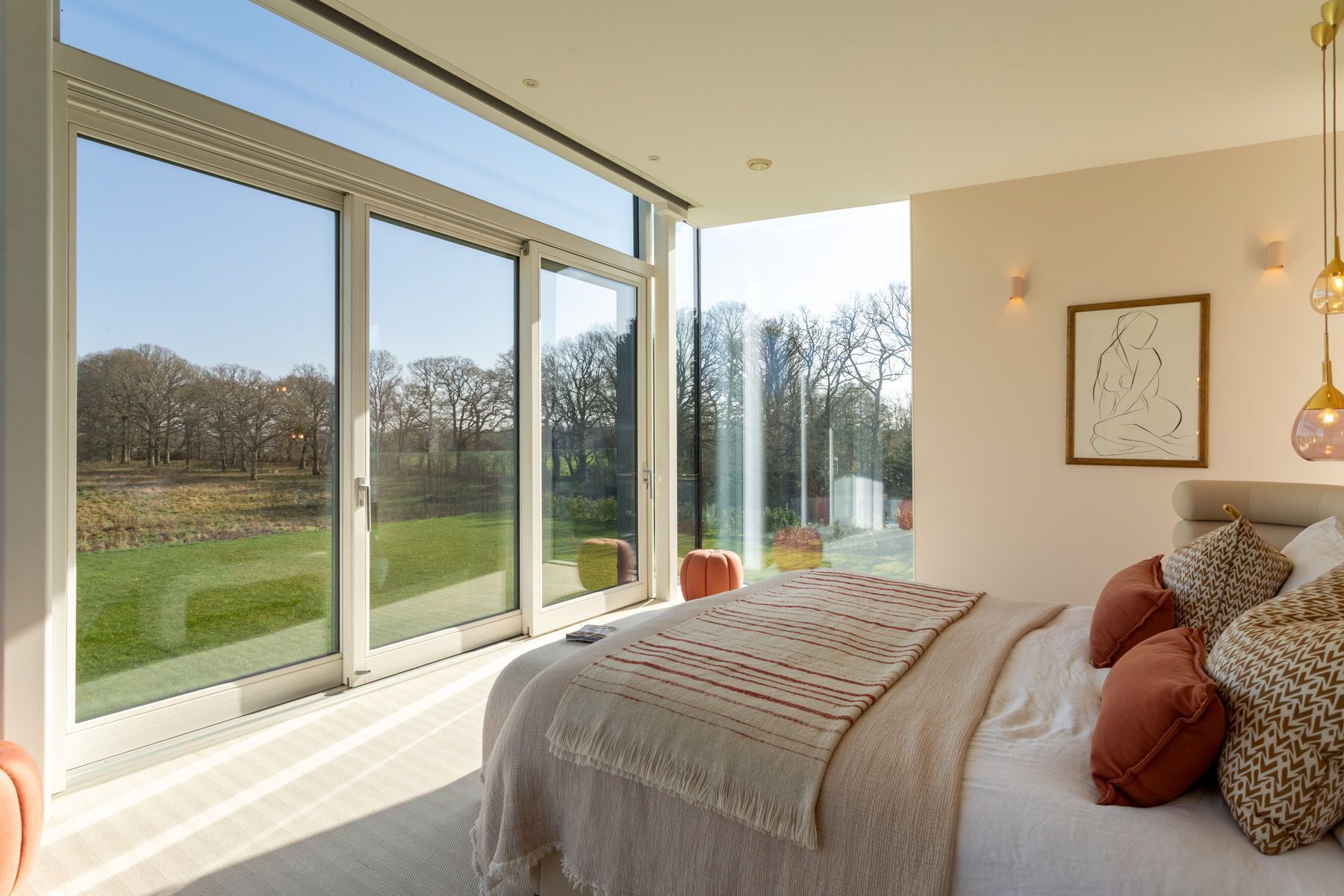 6 bedrooms, iron/ironing board, Internet, bed sheets