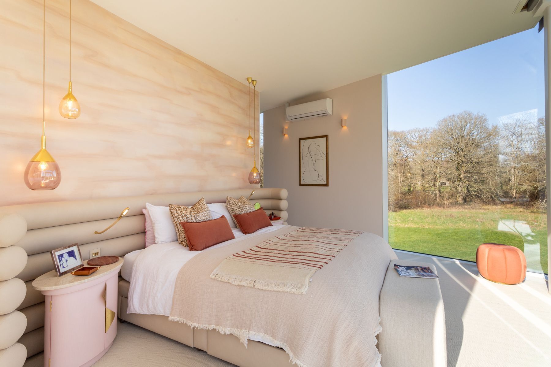 6 bedrooms, iron/ironing board, internet, bed sheets