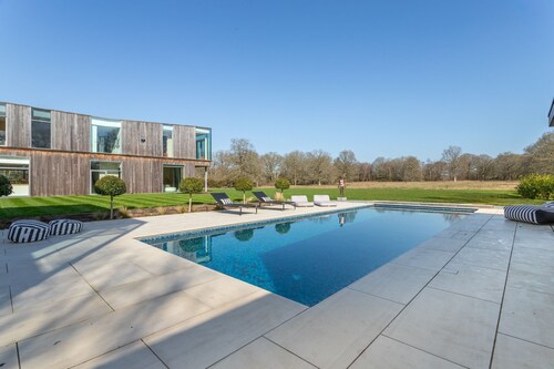 Stardust Mansion - Six Chambres Villa, Couchages 12