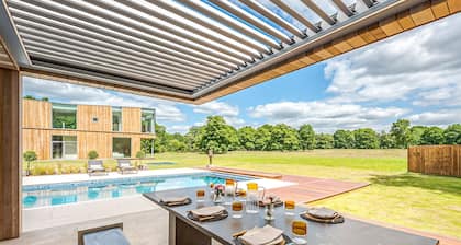 Stardust Mansion - Six Bedroom Villa, Sleeps 12