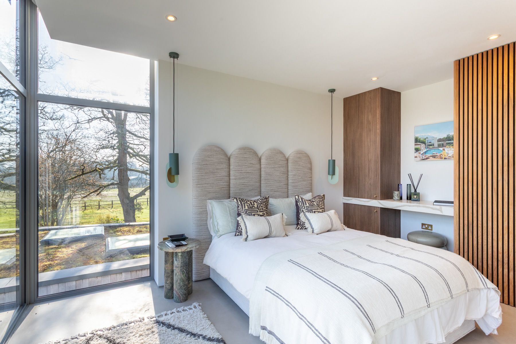 6 bedrooms, iron/ironing board, internet, bed sheets