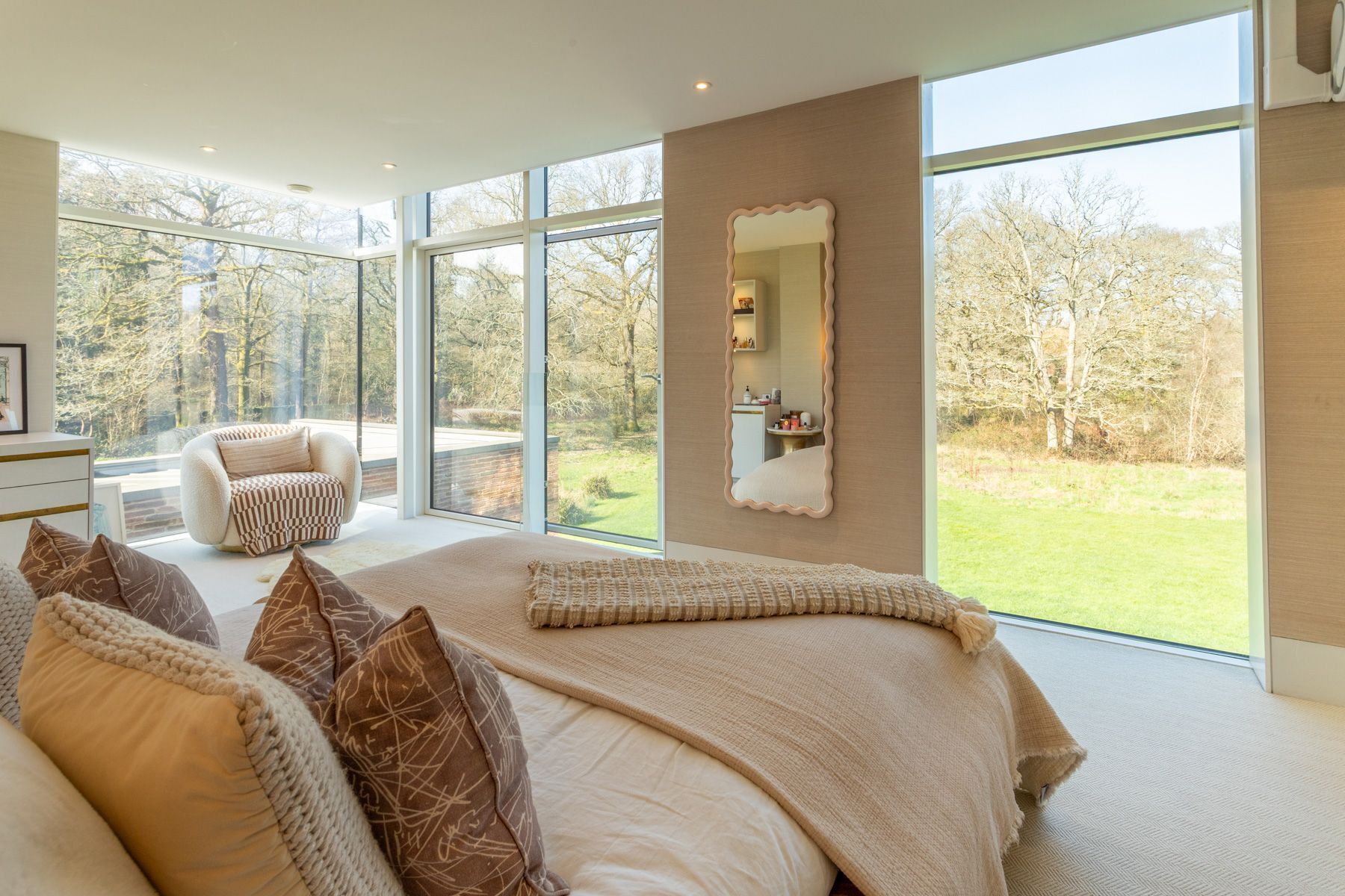 6 bedrooms, iron/ironing board, Internet, bed sheets