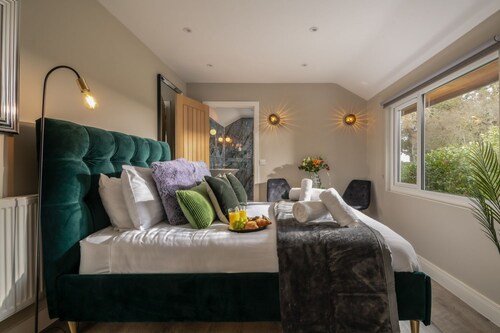 Clarence Estate - Eight Bedroom Villa, Sleeps 20