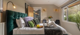 Clarence Estate - Eight Bedroom Villa, Sleeps 20