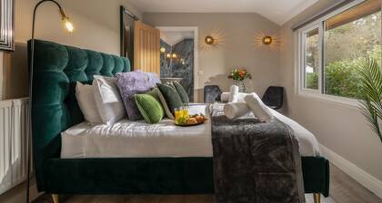 Clarence Estate - Eight Bedroom Villa, Sleeps 20