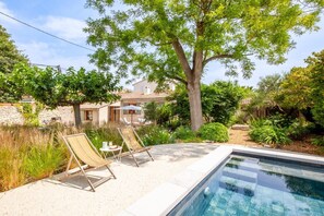 Pool - Villa La Sorgue - Two Bedroom Villa, Sleeps 4 (Velleron)