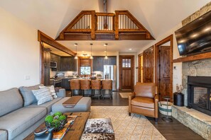 Smart TV, fireplace - True Blue 92 at Eagles Nest - 3 King Suites, Deck Fire Table, Firepit (Banner Elk)