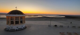 Modern, central apartment for up to 4 people right next to the old lighthouse