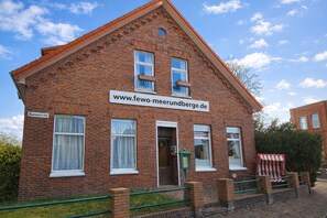 Exterior - Modern, central apartment for up to 4 people right next to the old lighthouse (Borkum)