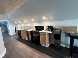 Private kitchen - Relaxing Lakeview Spacious Apartment (Madison)