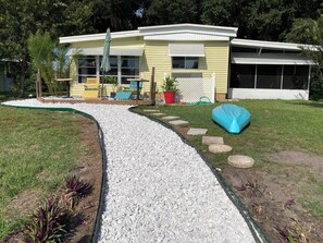 Property grounds - Serene 3-bedroom house with AC in charming Lady Lake (Lady Lake)