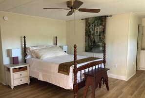 3 bedrooms, iron/ironing board, WiFi, bed sheets - Serene 3-bedroom house with AC in charming Lady Lake (Lady Lake)
