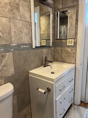 Towels, soap, toilet paper - Cozy Apartment Little Rock Pets Welcome (Little Rock)