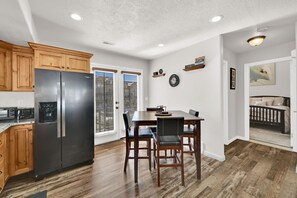 Dining - Experience comfort in Eden, UT: 3BR Moose Hollow condo sleeps 10 with valley views. (Eden)