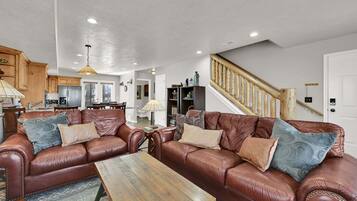 Smart TV, fireplace, computer monitors