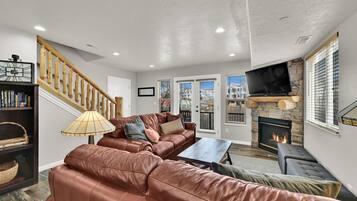 Smart TV, fireplace, computer monitors