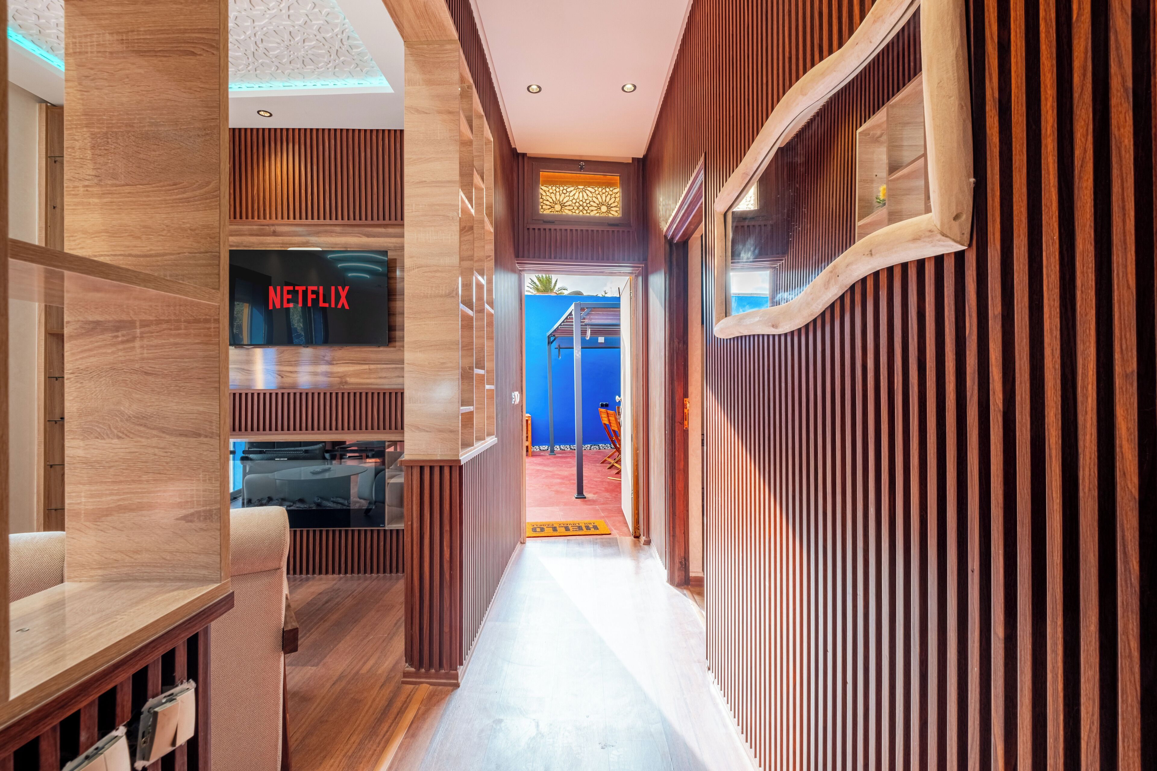 المنشأة من الداخل