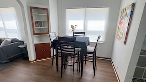 A dining area with a table and chairs, a ceiling fan, a bookshelf, and a window with blinds. - Close to West Valley Hospital and Golf course in Caldwell, ID (Caldwell)