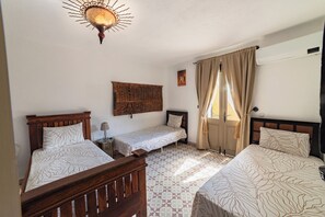 WiFi, bed sheets - Dar Domingo Stylish Villa (Chefchaouen)