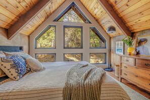 2 bedrooms, WiFi, bed sheets - Beautiful Private Cabin in Quiet Valley w/ Hot Tub + Views (Big Bear)