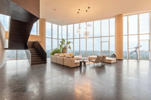 Humilde Penthouse Family