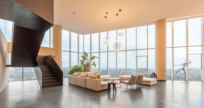 Humilde Penthouse Family