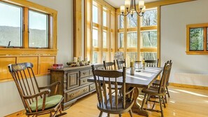 Dining - Spacious Vermont Ski House w/ Mountain Views (Wardsboro)