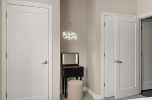 Interior - Charming 2-bedroom Apartment in Royal Oak (Royal Oak)