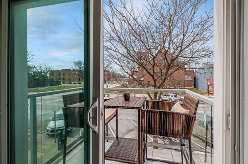 Charming 2-bedroom Apartment in Royal Oak