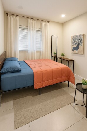 Desk, free WiFi - Paradiso Shores (Miami)