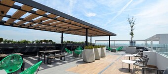 Obra de Arte y un Increíble, Amplio Departamento