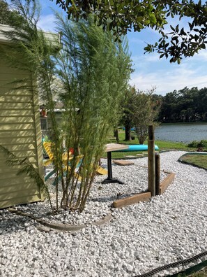 Property grounds - 3-bedroom mobile home in adorable Lady Lake with AC (Lady Lake)