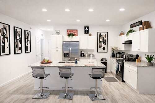 Spacious 5BR Home • Sleeps 10 • Fenced Yard