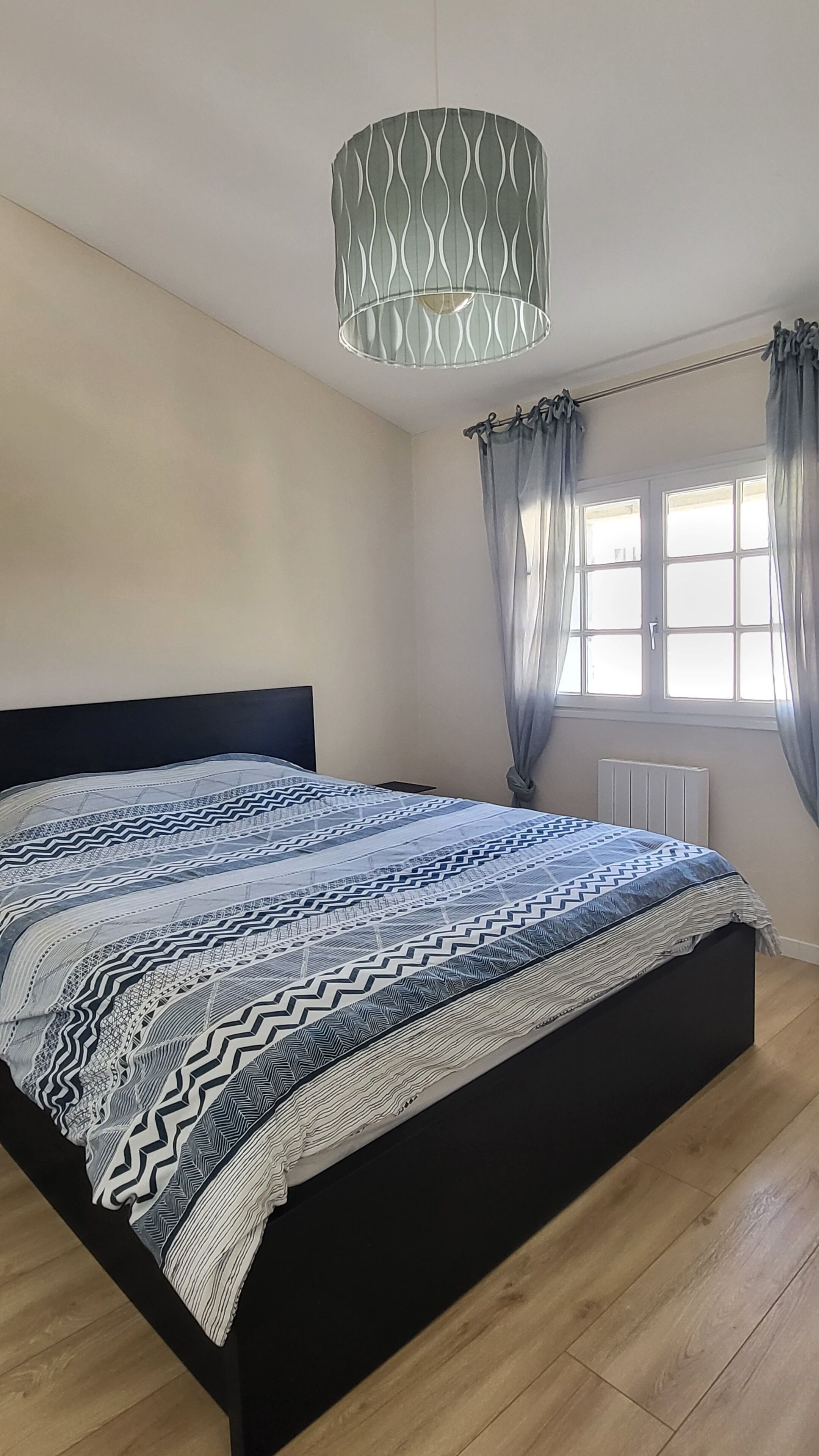 2 slaapkamers, een bureau, een strijkplank/strijkijzer, gratis wifi