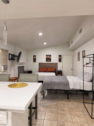 Cozy 1-bedroom 2 bed studio in pleasant Lancaster