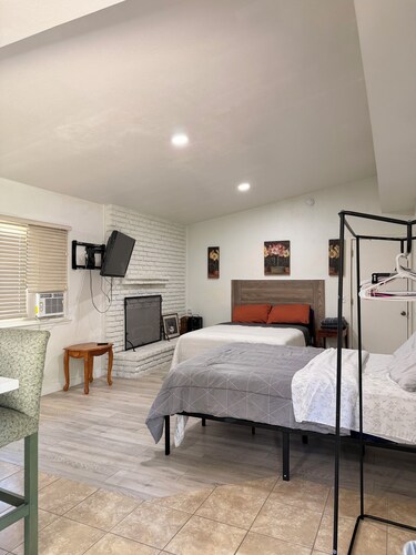 Cozy 1-bedroom 2 bed studio in pleasant Lancaster