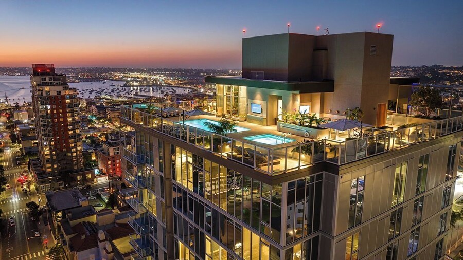 Ancora by Avantstay Multi-room Booking in Walkable Little Italy Resort Pool + Sky Deck + Fitness Room