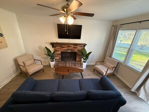 Room - Newly Renovated 3 Bedroom House in Lakewood (Durham)