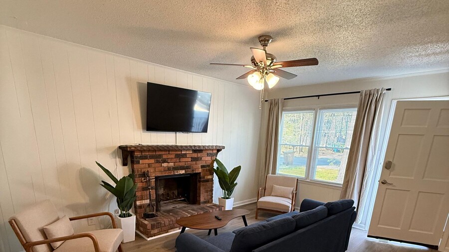 Newly Renovated 3 Bedroom House in Lakewood