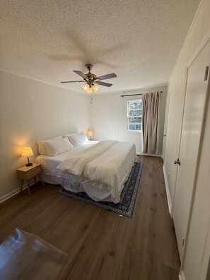 Room - Newly Renovated 3 Bedroom House in Lakewood (Durham)