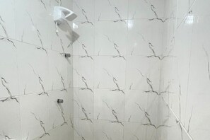 Casa clásica, patio, vistas al jardín | Baño