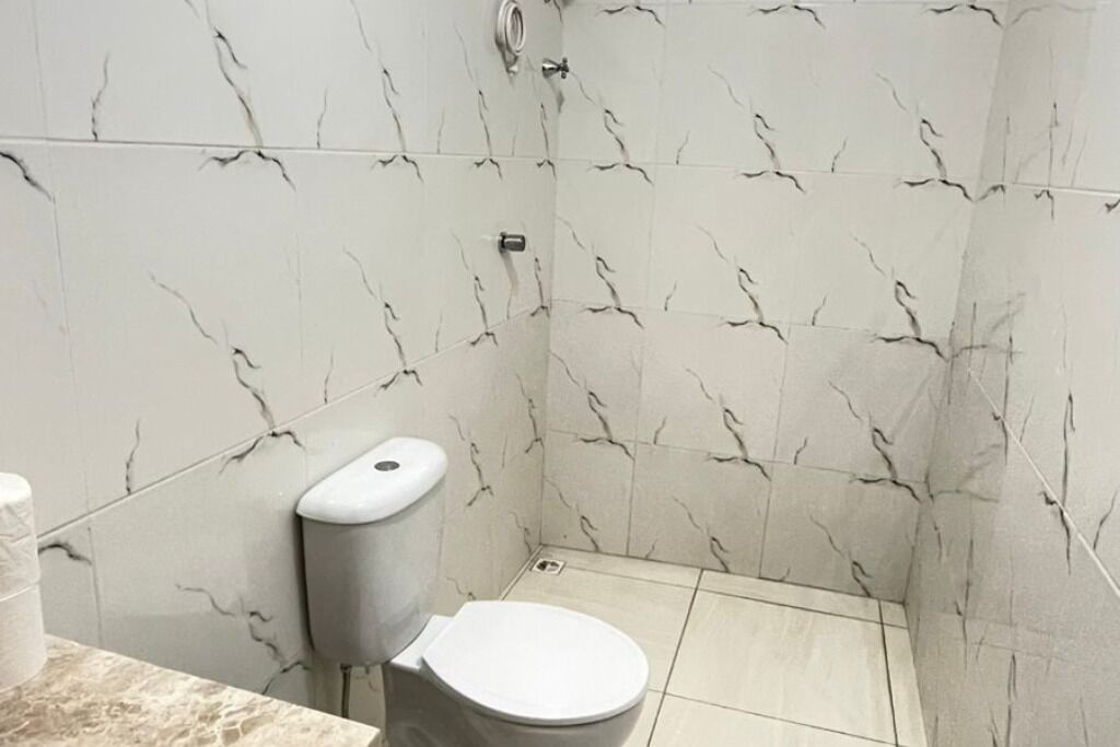 Casa clássico, varanda, vista para o jardim | Banheiro