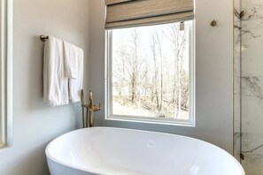 Hair dryer, towels, soap, toilet paper - Cove Sweet Cove! Fire pit, Fishing, Lake Fun! (Winchester)